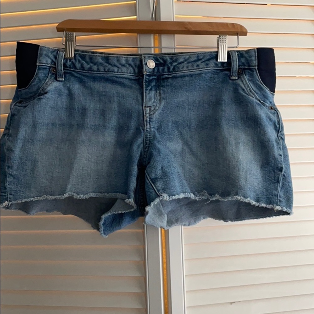 Gap Maternity shorts